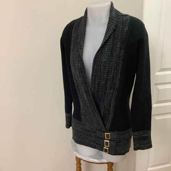 Venus Classic Sweater Medium - Picture 2 of 12